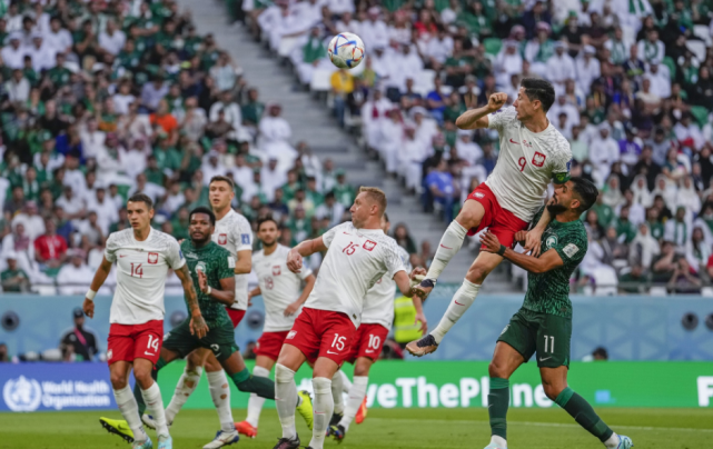 熊猫体育-莱万多夫斯基爆冷击败老鹰，回归赛场引爆全场！的简单介绍