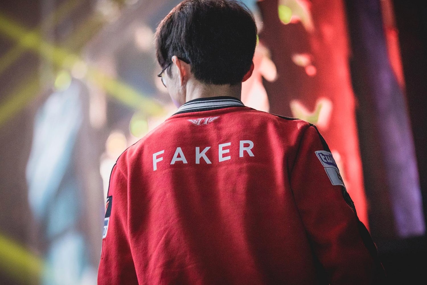 熊猫体育-包含Faker迎来七赛季高光表现，公牛球迷沸腾！的词条